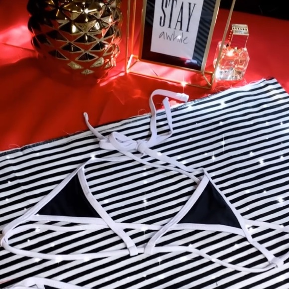 Bikini - Picture 3 of 3